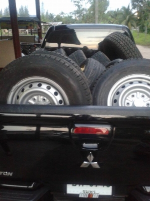 ล้อกะทะ16ป้ายแดงยางบิดโตน205R16ปี5013มี3ชุด70กม.ถอด ล้อกะทะ16ป้ายแดงยางบิดโตน205R16ปี5013มี3ชุด70กม.ถอด