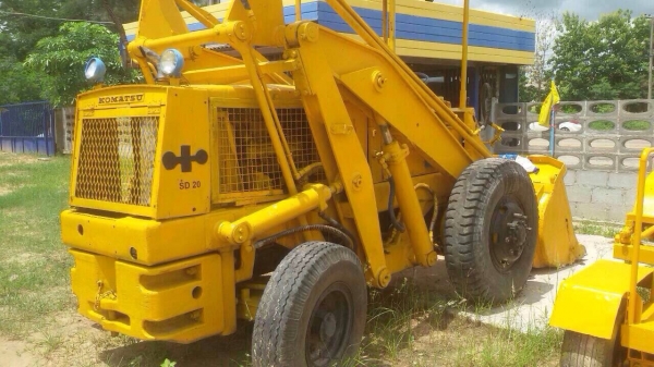 ขายรถตักตามรูปใช้งานปกตครับพวงมาลัยpowerปกติมี6ล้อครับsd20