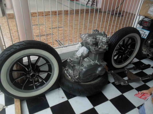 ขายเครื่องxv1100และ KZ750 สองสูบสเปกเมกาเอาไปยิงเฟรมกันครับ