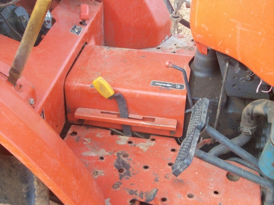 รถไถ  3408 พร้อมใช้งาน รถใช้มือเดียว ไม่เคยรับจ้างครับ เจ้าของขายเอง ไม่รวมอุปกรครับ