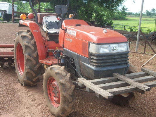 รถไถ  3408 พร้อมใช้งาน รถใช้มือเดียว ไม่เคยรับจ้างครับ เจ้าของขายเอง ไม่รวมอุปกรครับ