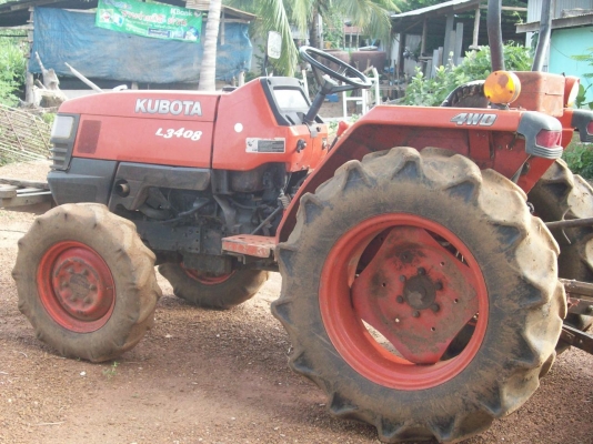 รถไถ  3408 พร้อมใช้งาน รถใช้มือเดียว ไม่เคยรับจ้างครับ เจ้าของขายเอง ไม่รวมอุปกรครับ