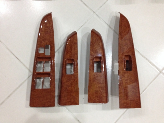 ลายไม้ OE Fortuner สีทองของแท้ติดรถ 4 ชิ้นค่ะ