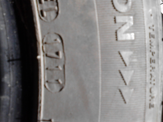 195/55R15 ROADSTONE  PREMIERE  ปี2011 MADE  IN KOREA  มี 2 เส้น TEL.081-427-3941