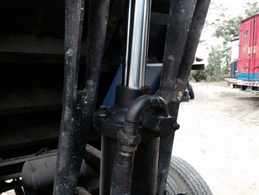 ขายรถ6ล้อ120ฝาขาวหัวการ์ตูนดั้มสามมิตร ปี40Fหลัง รถห้าง