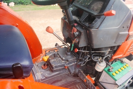 ขายรถไถ Kubota L 2605 (4WD) สภาพดี สีเดิมๆรถใช้ลากในลานครับ ขายรถไถ Kubota L 2605 (4WD) สภาพดี สีเดิมๆรถใช้ลากในลานครับ