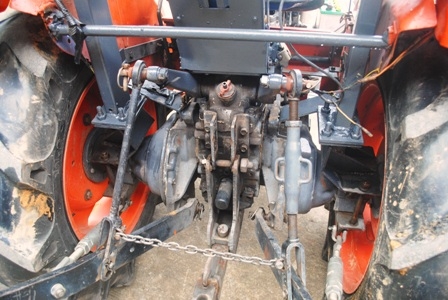 ขายรถไถ Kubota L 2605 (4WD) สภาพดี สีเดิมๆรถใช้ลากในลานครับ ขายรถไถ Kubota L 2605 (4WD) สภาพดี สีเดิมๆรถใช้ลากในลานครับ