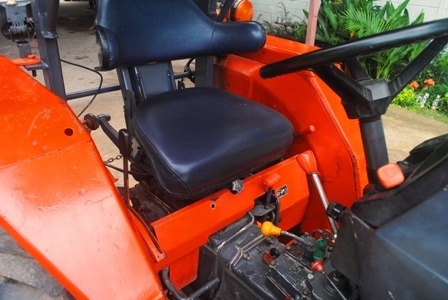 ขายรถไถ Kubota L 2605 (4WD) สภาพดี สีเดิมๆรถใช้ลากในลานครับ ขายรถไถ Kubota L 2605 (4WD) สภาพดี สีเดิมๆรถใช้ลากในลานครับ