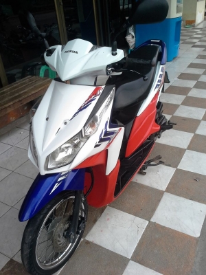 Click i สีขาวแดง ลาย Street รถสวยๆ ขับนิ่มมาก ราคาถูก