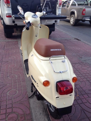 Honda giorno 50cc (สีครีมไข่ไก่)