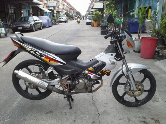 Sonic  ปี 44 สีดำ เทา รถบ้าน เครื่องเดิม แน่นๆ ชุดสีซีดนิดหน่อย เอกสารครบ