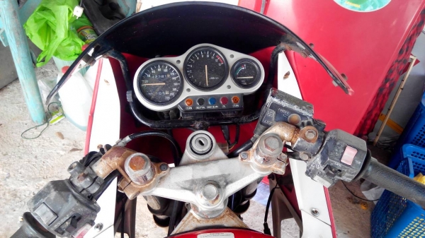 YAMAHA TZR 150 CC. สนใจติดต่อ:คุณต้น (089-8830895)