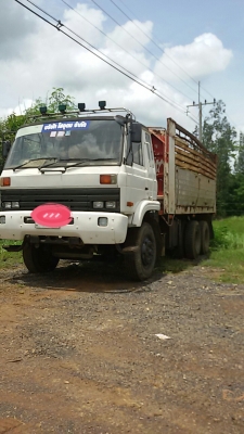 สิบล้อไม่ดั้มแม่-ลูก