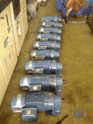 ขายมอเตอร์เกียร์  Cycro drive Sumitomo 1 HP. / 2 HP. 380 V อัตราทด 1:11 มีเบรคในตัว เพลาออก 28mm. สภาพสวย พร้อมใช้งาน 1HP. มี 3 ตัว / 2HP. มี 2 ตัว ครับ