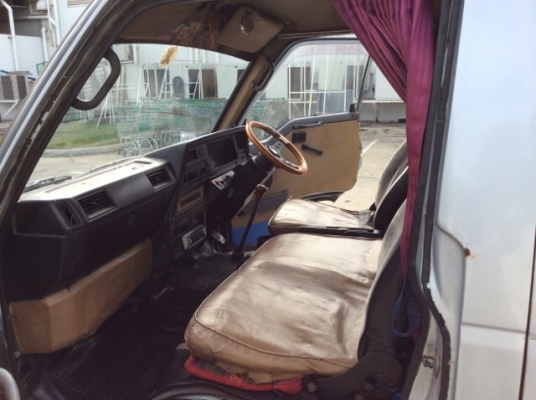 ขายรถตู้นิสสัน เออแวนปี 90 เครื่องใหม่ SR 20 หัวฉีด เกียร์ธรรมดา ติดแก๊ส LPG เพาเวอร์ ภายในเบาะหนัง เบาะหลังสามแถว แอร์หน้า แอร์หลัง ตัวถังผุบ้าง เครื่องวิ่งดี เกียร์ดี ช่วงล่างแน่นครับ ล้อแม็ก 15 ยางใหม่ 4 เส้น รถขับดีครับ ขายถูกครับ