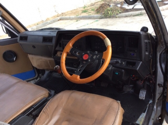 ขายรถตู้นิสสัน เออแวนปี 90 เครื่องใหม่ SR 20 หัวฉีด เกียร์ธรรมดา ติดแก๊ส LPG เพาเวอร์ ภายในเบาะหนัง เบาะหลังสามแถว แอร์หน้า แอร์หลัง ตัวถังผุบ้าง เครื่องวิ่งดี เกียร์ดี ช่วงล่างแน่นครับ ล้อแม็ก 15 ยางใหม่ 4 เส้น รถขับดีครับ ขายถูกครับ