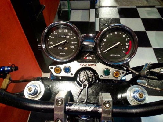 T&amp;T BIKE RAMA2ขายYAMAHA XJR1200 ปี2000 เเต่งเต็ม เอกสาร inv+สพม ราคาสุดเล้าใจ 79500 ฿