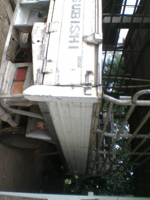 หกล้อมเคนเตอร์100กระบะเลสรถพร้อมใช้