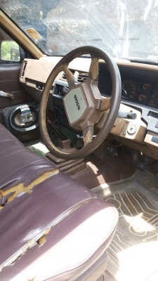 ขายรถ NISSAN 2.5 เครื่องดีเซล ฝาขาว ปี 33 สภาพพร้อมใช้  เดิมๆเครืองดีครัชชีสวย เครื่องดีขับกลับได้เลย เอกสารพร้อมโอนพร้อมโอน