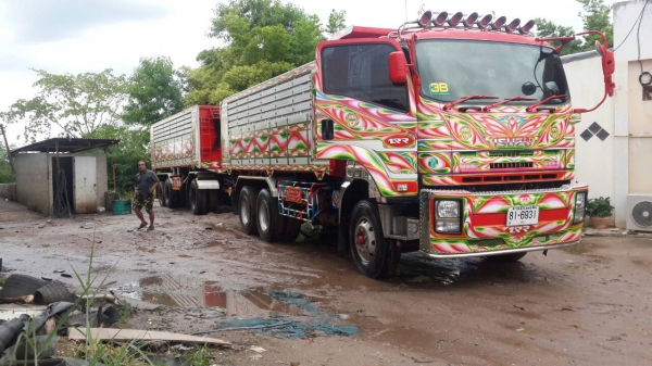 ขายดาวน์ISUZU360ปี56แม่ลูกๆสามเพลาดั้มแม่ลูกวิ่งใด้1แสนกว่าโล ส่งต่อเปลี่ยนสัญญาได้เลย ไม่มีงวดค้างโทร0843923995