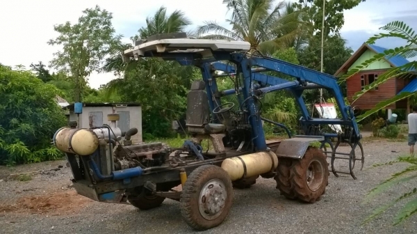 ขายรถคีบ สภาพพร้อมใช้งาน เครื่อง 6BB1 145 แรงม้า ปั้มดี ทำงานไว ราคาต่อรองได้ครับ