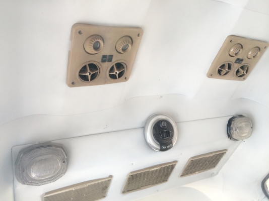 ขายรถตู้บัสดี้ เครื่อง 90 แรงม้าฝาทอง พวงมาลัยเพาเวอร์ เบาะครบ เดิมบาง แอร์เย็นหน้าหลัง