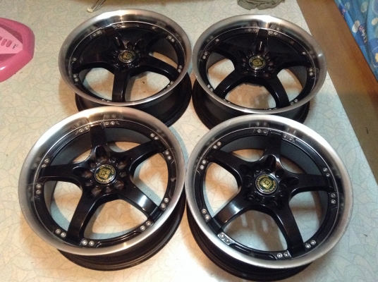 แม็ก EMR ขอบ 18 นิ้ว 5 รู 114 กว้าง 7.5 นิ้ว 4วง 6900 บาท