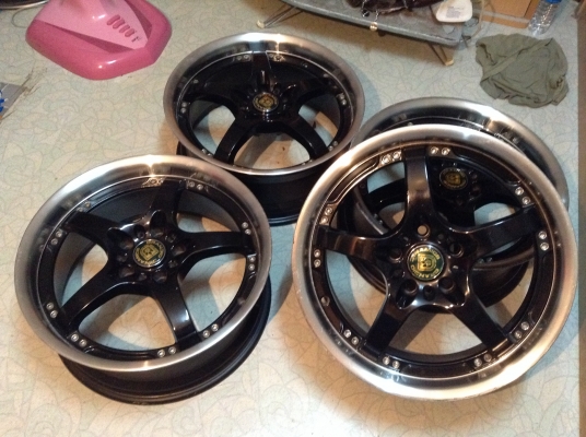 แม็ก EMR ขอบ 18 นิ้ว 5 รู 114 กว้าง 7.5 นิ้ว 4วง 6900 บาท