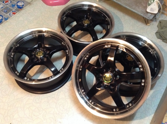 แม็ก EMR ขอบ 18 นิ้ว 5 รู 114 กว้าง 7.5 นิ้ว 4วง 6900 บาท