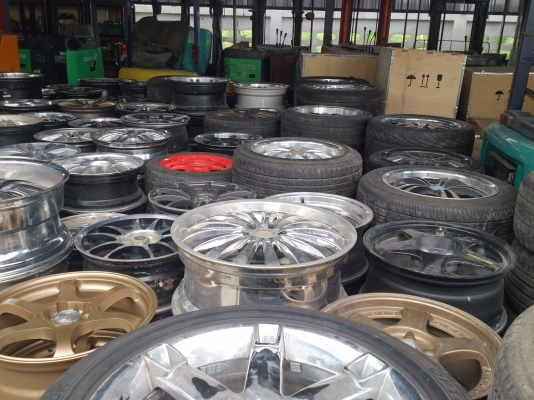 ขายแม็กพร้อมยางและแม็กเปล่า มีทั้งขอบ15,16,17.18.19.20  มีทั้ง 4รู100/114 ,5รู100/114 และ6รู139.7 จำนวน 70 ชุด (ราคา3500/ชุด) มาก่อนเลือกก่อน ราคาคุยกันได้ (มีจำนวนจำกัด)