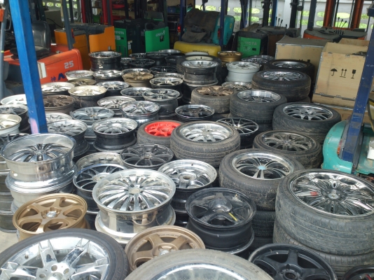 ขายแม็กพร้อมยางและแม็กเปล่า มีทั้งขอบ15,16,17.18.19.20  มีทั้ง 4รู100/114 ,5รู100/114 และ6รู139.7 จำนวน 70 ชุด (ราคา3500/ชุด) มาก่อนเลือกก่อน ราคาคุยกันได้ (มีจำนวนจำกัด)