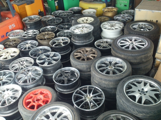 ขายแม็กพร้อมยางและแม็กเปล่า มีทั้งขอบ15,16,17.18.19.20  มีทั้ง 4รู100/114 ,5รู100/114 และ6รู139.7 จำนวน 70 ชุด (ราคา3500/ชุด) มาก่อนเลือกก่อน ราคาคุยกันได้ (มีจำนวนจำกัด)