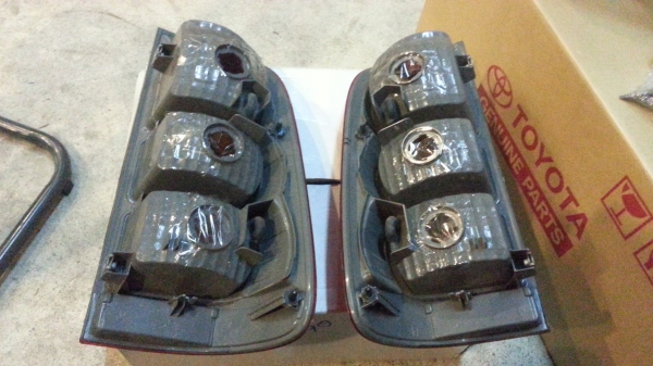 โคมไฟท้ายวีโก้ ของแท้ถอด โคมไฟท้ายวีโก้ ของแท้ถอด