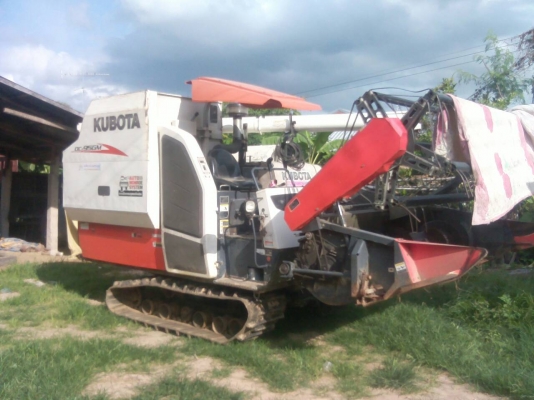 ขายรถเกี่ยวข้าว KUBOTA DC95 สภาพพร้อมใช้งาน ช่วงล่างดีเตรียมลงนาปี ใช้งานน้อย เล่มทะเบียนพร้อมโอน สนใจโทร 090-8588220คุณนะ