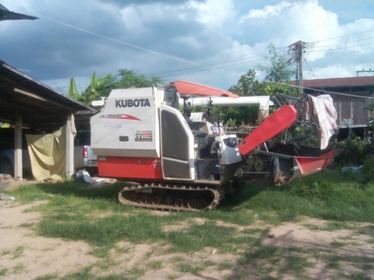 ขายรถเกี่ยวข้าว KUBOTA DC95 สภาพพร้อมใช้งาน ช่วงล่างดีเตรียมลงนาปี ใช้งานน้อย เล่มทะเบียนพร้อมโอน สนใจโทร 090-8588220คุณนะ