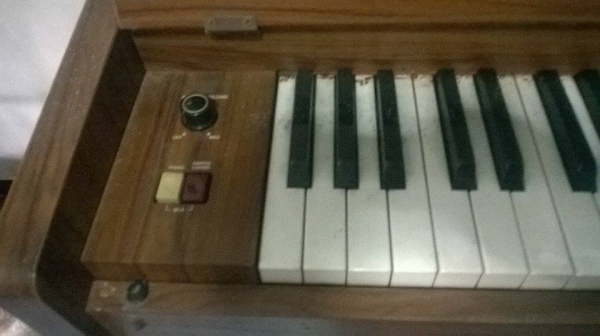 เปียโนไฟฟ้า COLUMBIA สภาพเก่า ใช้งานได้