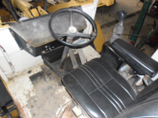 ขายรถตักล้อยาง  ราคา 800,000 บาท