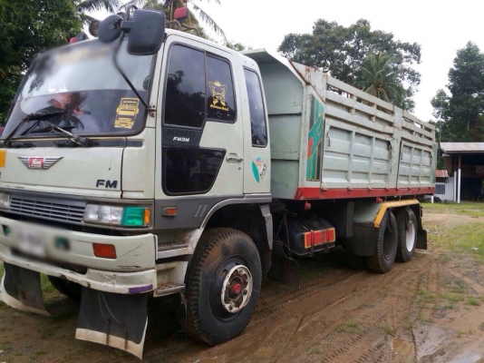 ขายรถบรรทุกสิบล้อดัมพ์ HINO 3M เครื่องเดิม 240 แรง เกียร์เดิม ปี 39 มีระบบลากพ่วง กระบะดัมพ์เหล็ก