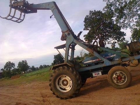 ขายรถไถคีบอ้อย FORD 5500 เครื่อง T3 สภาพเดิมๆ ตามรุ่น พร้อมใช้งาน