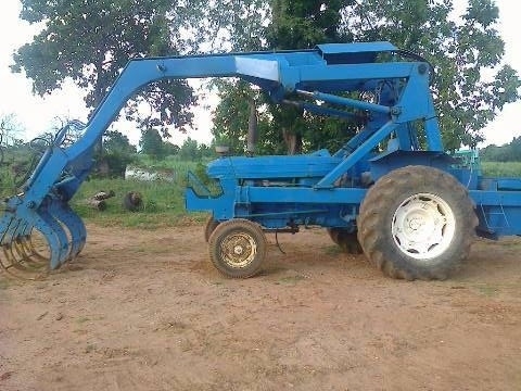 ขายรถไถคีบอ้อย FORD 5500 เครื่อง T3 สภาพเดิมๆ ตามรุ่น พร้อมใช้งาน