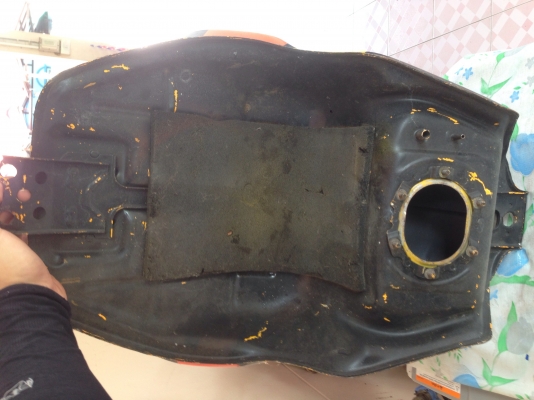 ถังน้ำมัน Suzuki GSXR1000(K1/K2)สภาพสวยคับ ถังน้ำมัน Suzuki GSXR1000(K1/K2)สภาพสวยคับ