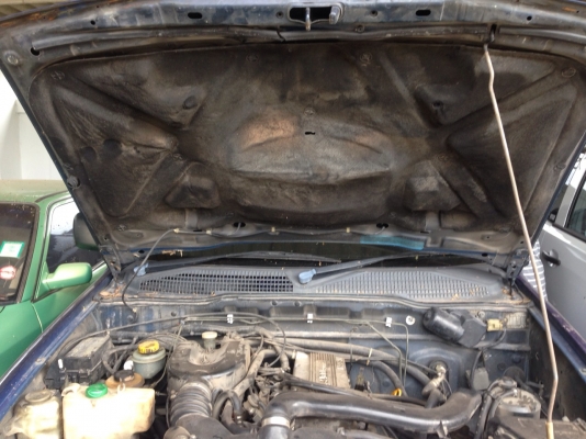 NISSAN TERRANO 2.4 4x4 AUTO เบาะกำมะหยี่ สีเดิม เครื่องเดิม คานเดิม กันร้อนเดิม