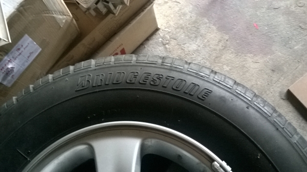 ขายแม็คพร้อมยางขอบ15ยางติดรถยน triton ปี12 ราคา 4500บาทครับ 087-1691151 คุณ กฤษดา ครับ  พระรามเจ็ด.