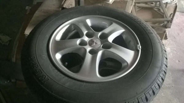 ขายแม็คพร้อมยางขอบ15ยางติดรถยน triton ปี12 ราคา 4500บาทครับ 087-1691151 คุณ กฤษดา ครับ  พระรามเจ็ด.