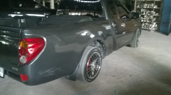 ขายแม็คพร้อมยางขอบ15ยางติดรถยน triton ปี12 ราคา 4500บาทครับ 087-1691151 คุณ กฤษดา ครับ  พระรามเจ็ด.