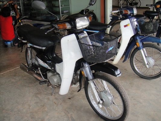 มาแล้วล๊อตใหม่ ฮอนด้าดรีม คุรุสภา สภาพเดิมสวยพร้อมใช้ ( ทะเบียนพร้อมชุดโอน )
