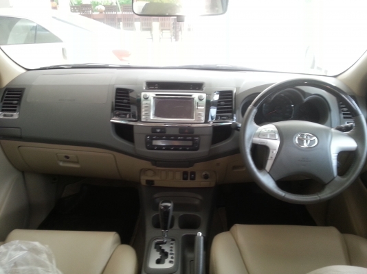 ขายรถใหม่ Toyota Fortuner 3.0V  D4D Vnturbo 2014 ล้อ17 วิ่ง 2500 km.ชุดแต่งรอบคัน ราคาคุยได้ กาฬสินธุ์