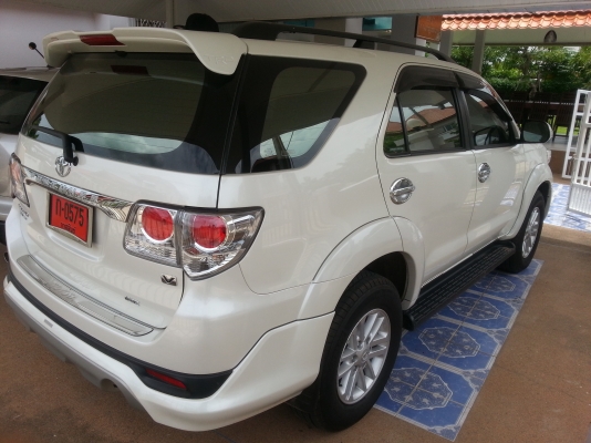 ขายรถใหม่ Toyota Fortuner 3.0V  D4D Vnturbo 2014 ล้อ17 วิ่ง 2500 km.ชุดแต่งรอบคัน ราคาคุยได้ กาฬสินธุ์