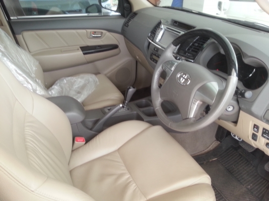 ขายรถใหม่ Toyota Fortuner 3.0V  D4D Vnturbo 2014 ล้อ17 วิ่ง 2500 km.ชุดแต่งรอบคัน ราคาคุยได้ กาฬสินธุ์