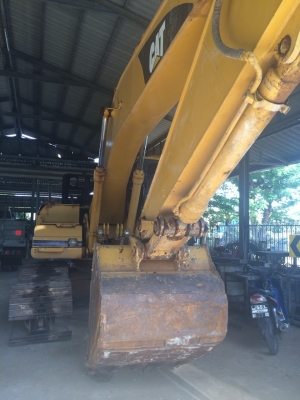 รถแบคโฮ CAT 320 B ใช้งานดี มีทะเบียน ช่วงล่างเพิ่งทำใหม่.
